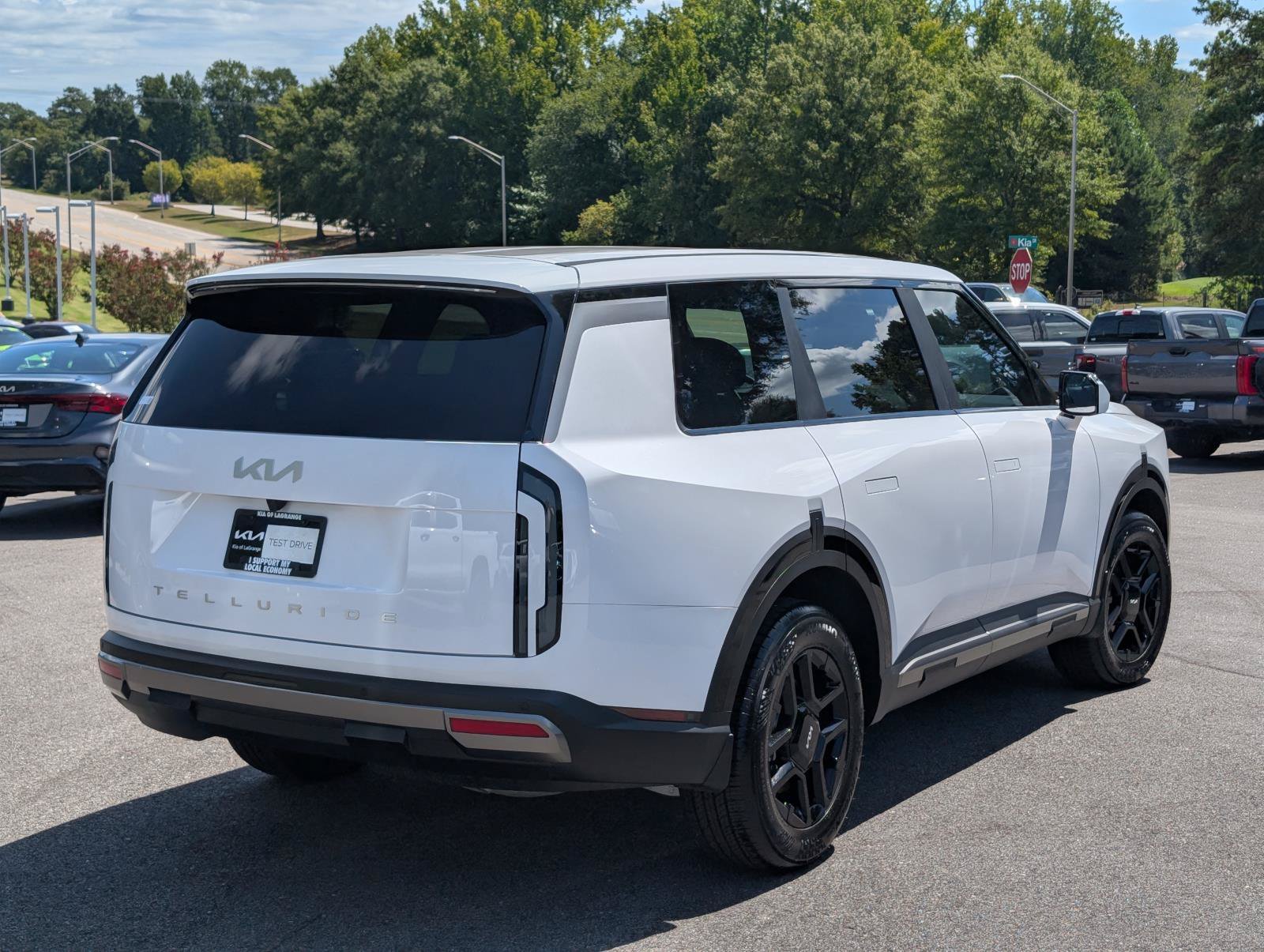 2027 Kia Telluride LX - Photo 7