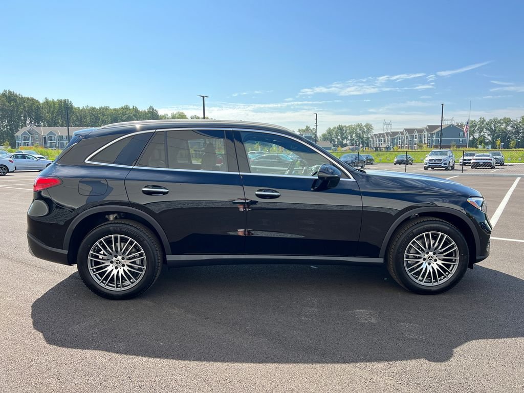 New 2027 Black Mercedes-Benz GLC 300 image 8