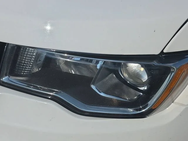 Used 2019 White Jeep Laredo E image 31