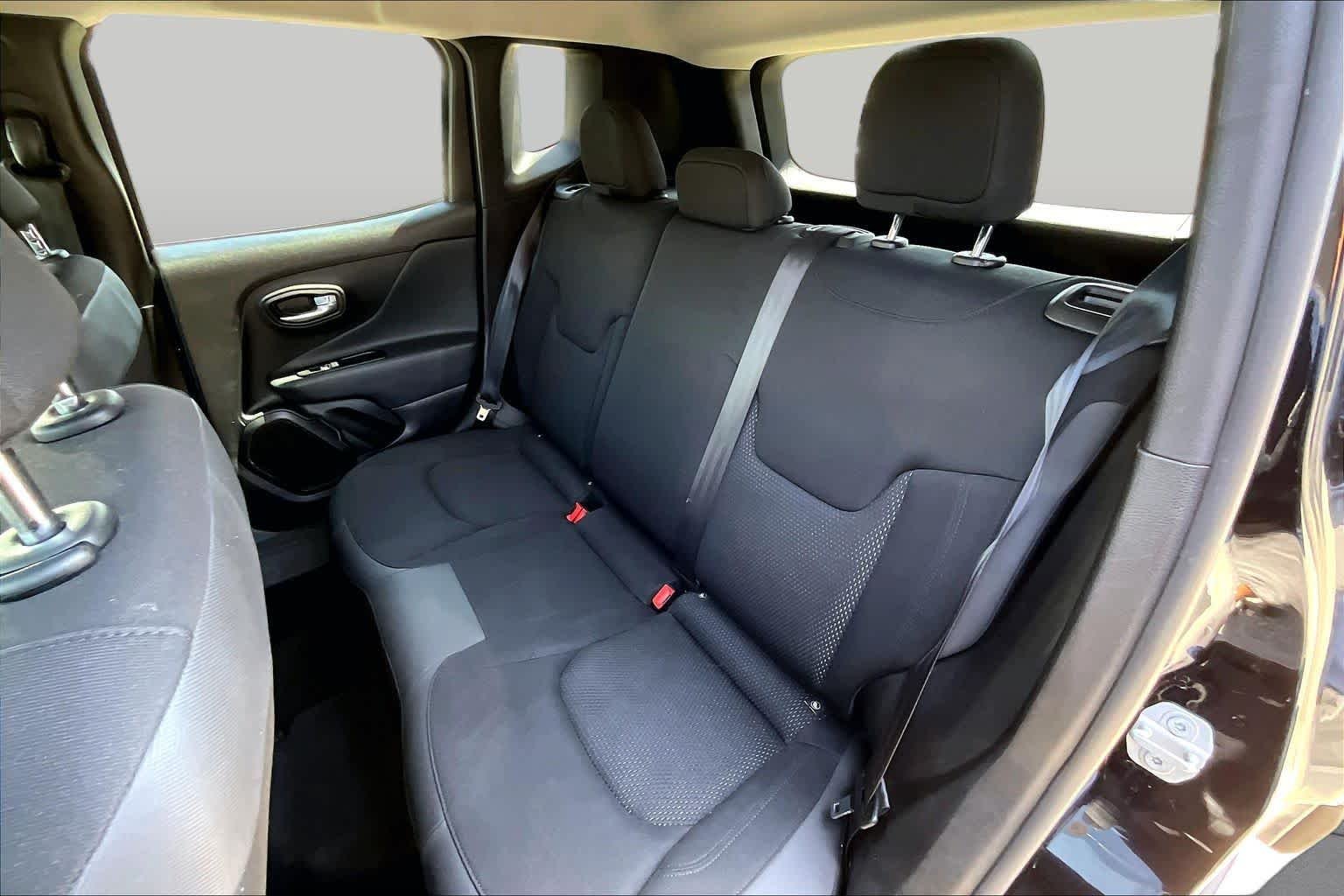 Used 2020 Black Clearcoat Jeep Altitude image 20