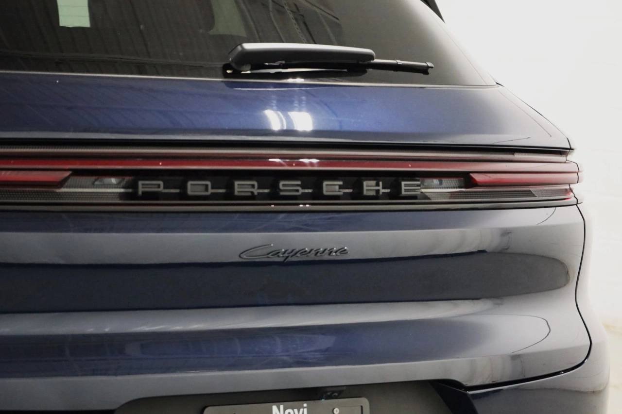 Certified Used 2025 Algarve Blue Metallic Porsche  image 8