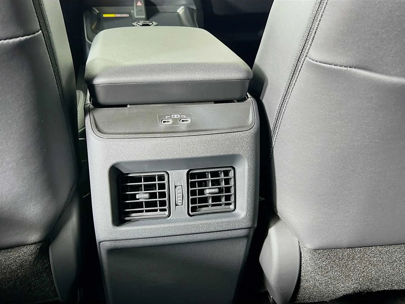 2026 Toyota C-HR SE - Photo 15