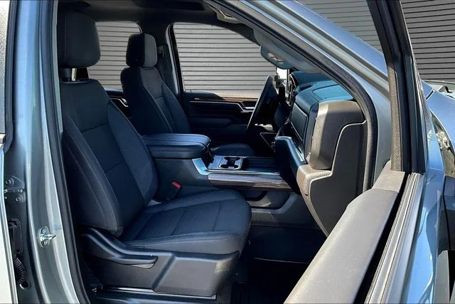 Used 2025 Gray Chevrolet LT image 28