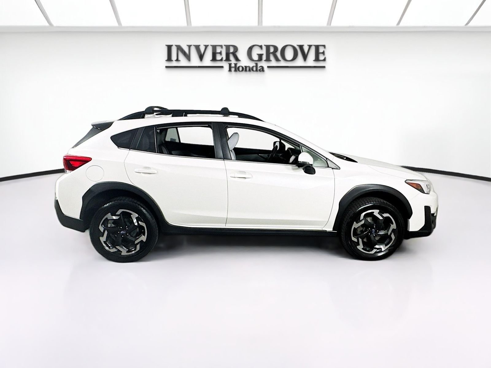 Used 2022 Crystal White Pearl Subaru Limited image 4