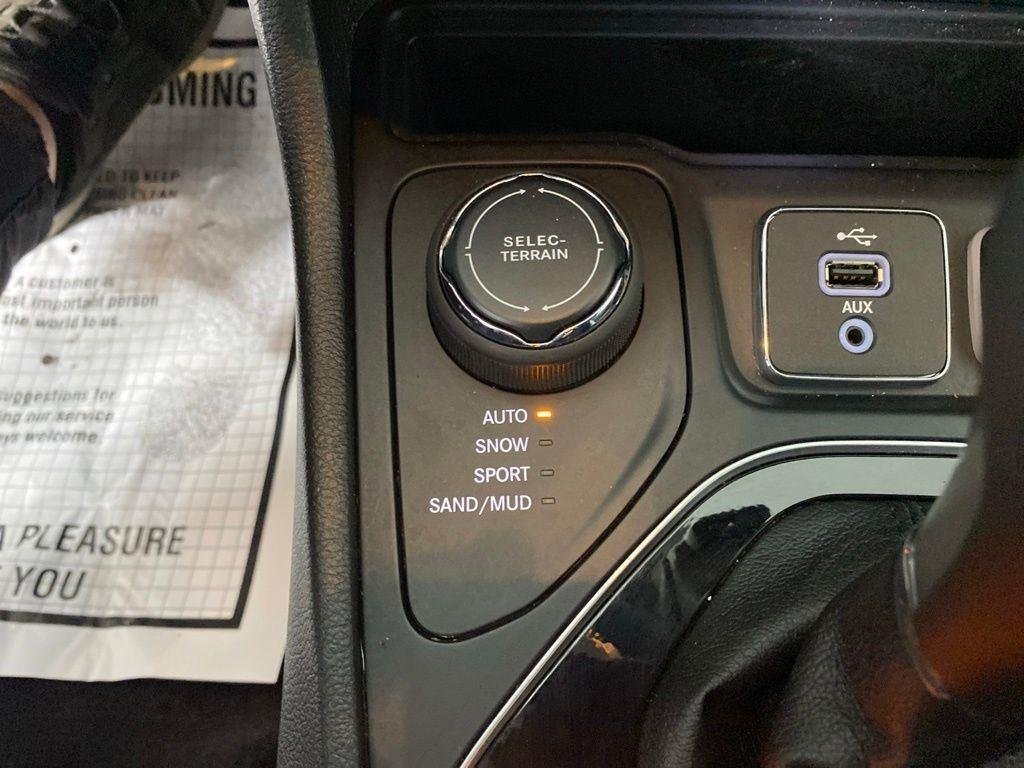 Used 2019 Bright White Clearcoat Jeep Limited image 25
