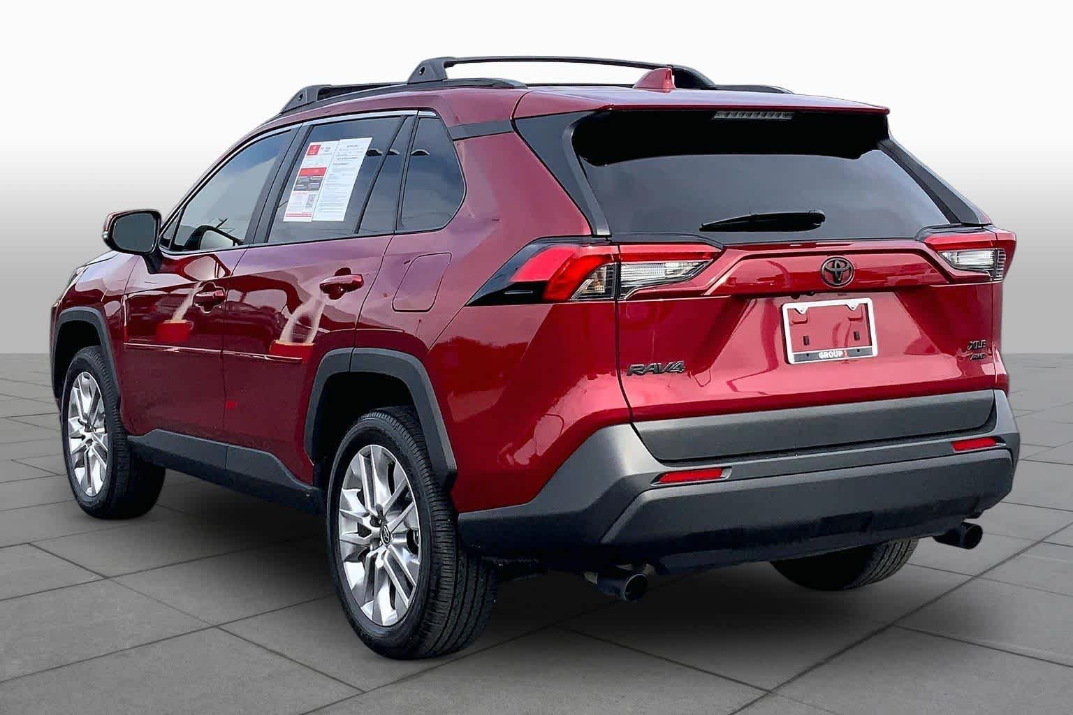 Used 2025 Ruby Flare Pearl Toyota XLE Premium image 12