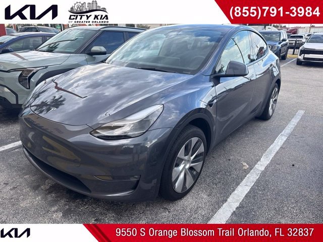 Used 2023  Tesla Standard Range image 1