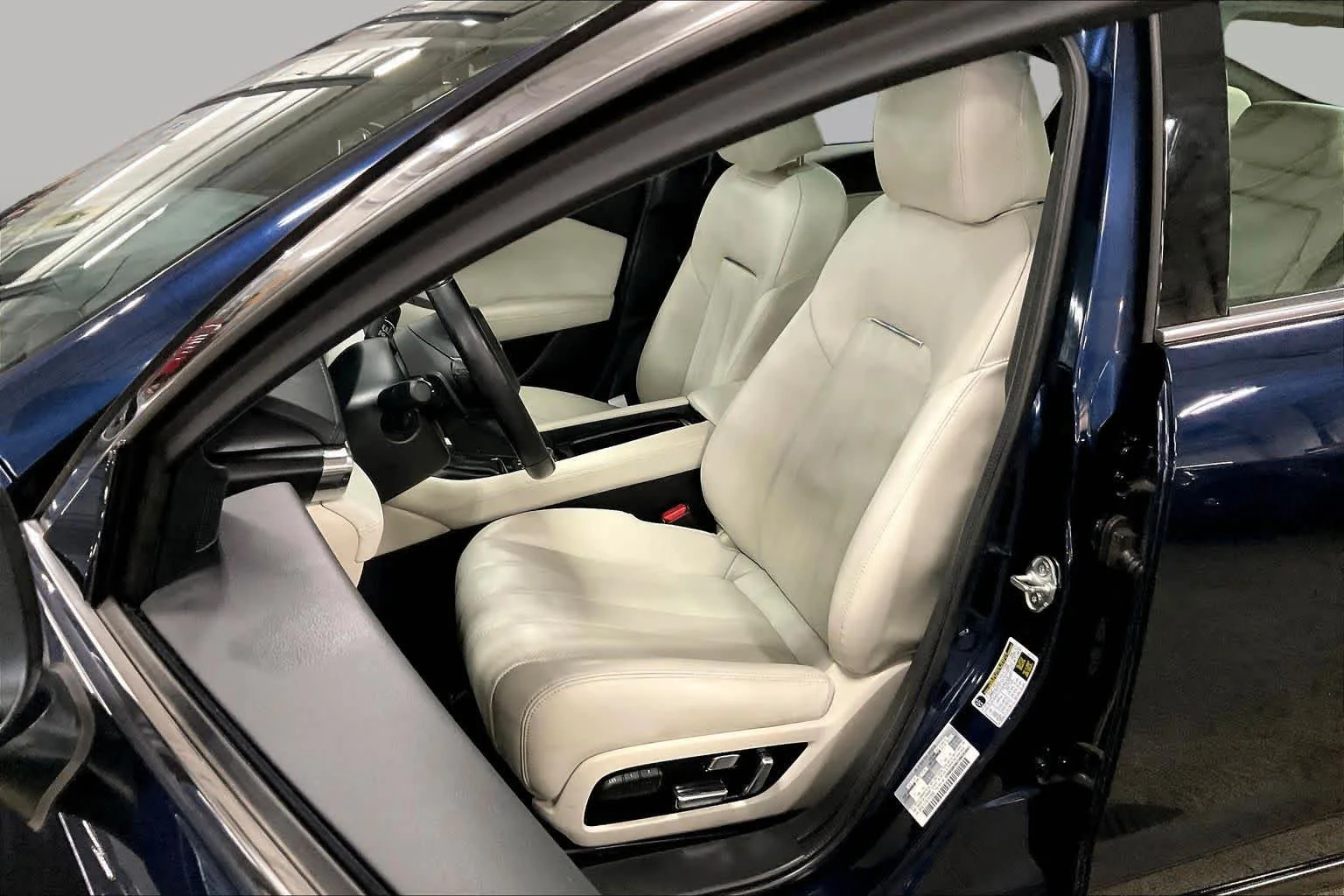 Used 2020 Deep Crystal Blue Mazda Signature image 8