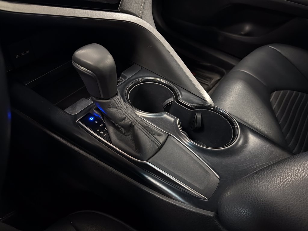 Used 2019 Silver Toyota SE image 26