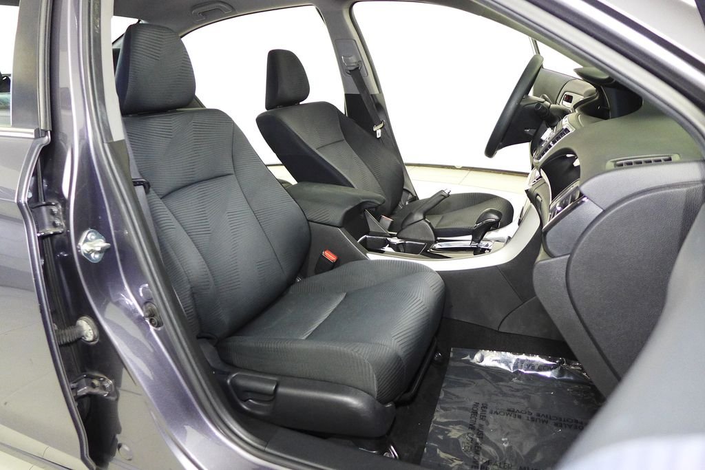 2016 Honda Accord LX - Photo 18