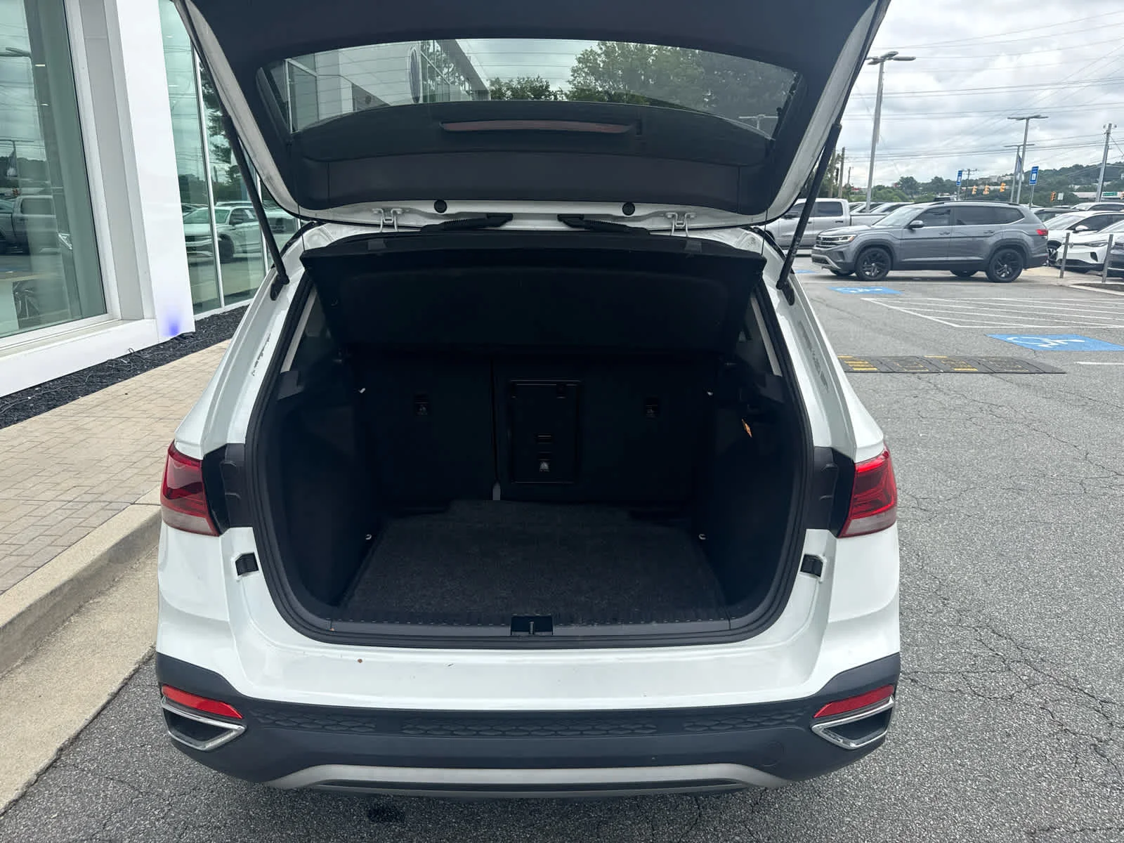 Certified Used 2023 Pure White w/ Black Roof Volkswagen SE image 22