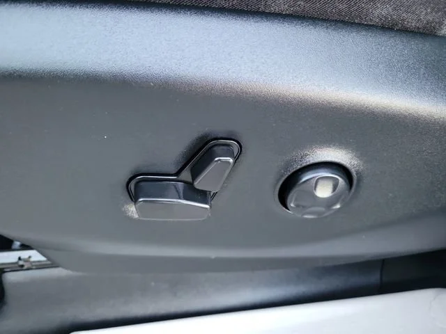 2024 Chrysler Pacifica Touring L - Photo 20