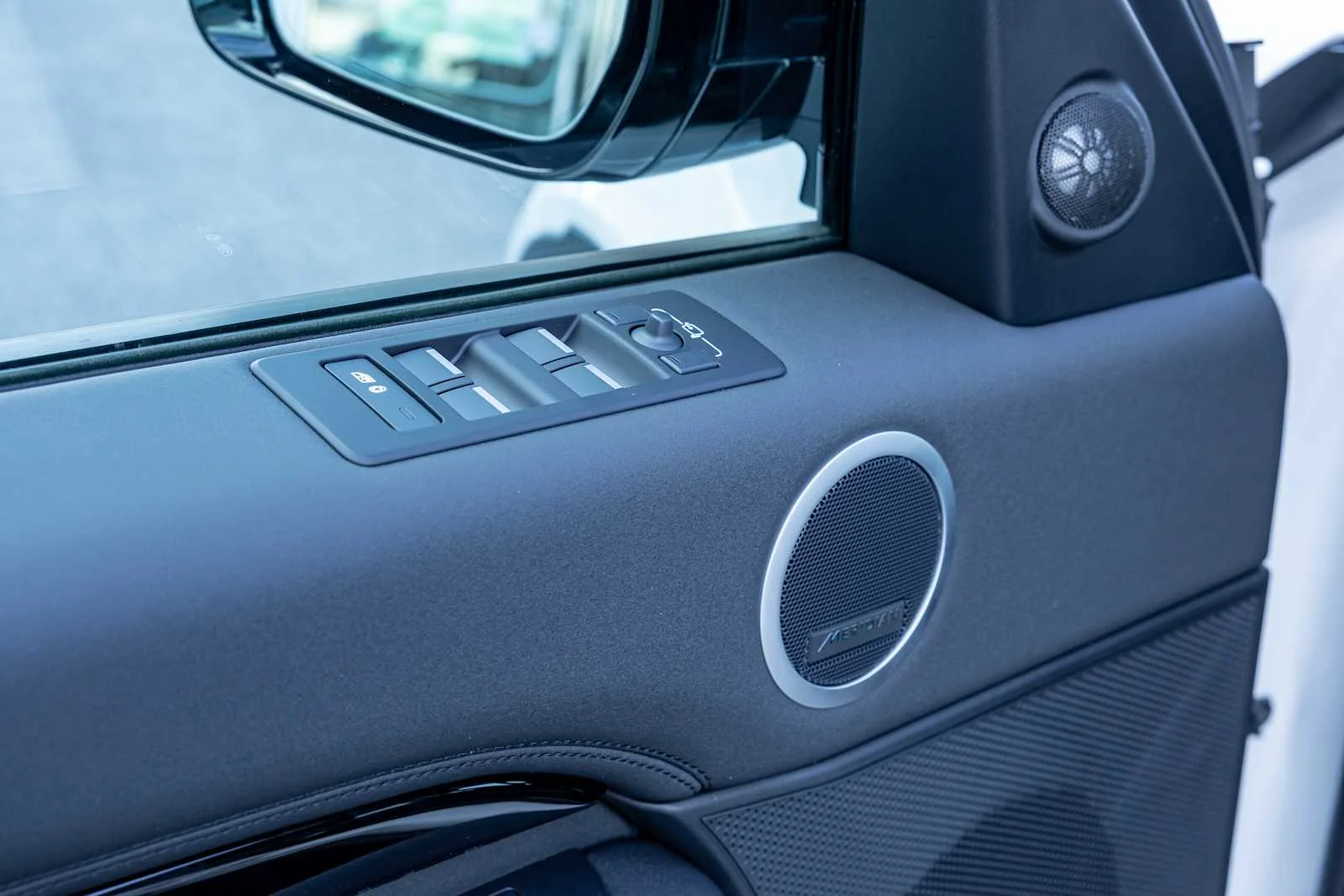2026 Land Rover Discovery S - Photo 11