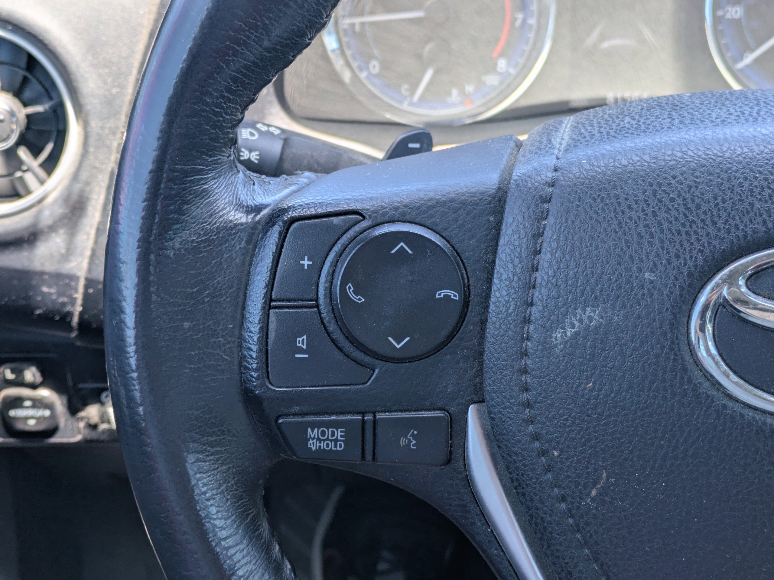 Used 2017  Toyota LE image 14