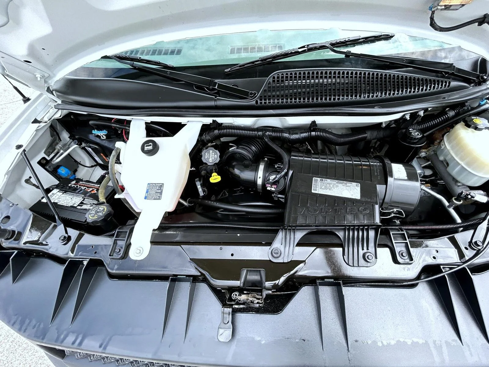 Used 2014 White Chevrolet Work Van image 27