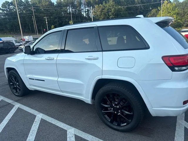 Used 2020 White Jeep Altitude image 3