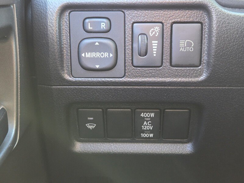 Used 2021 White Toyota SR5 image 33
