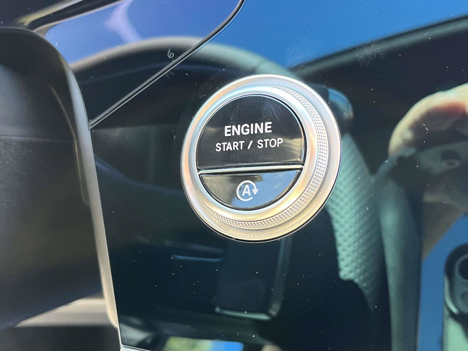 New 2027 MANUFAKTUR Moonlight White Metallic Mercedes-Benz S 580 4MATIC® Sedan image 24