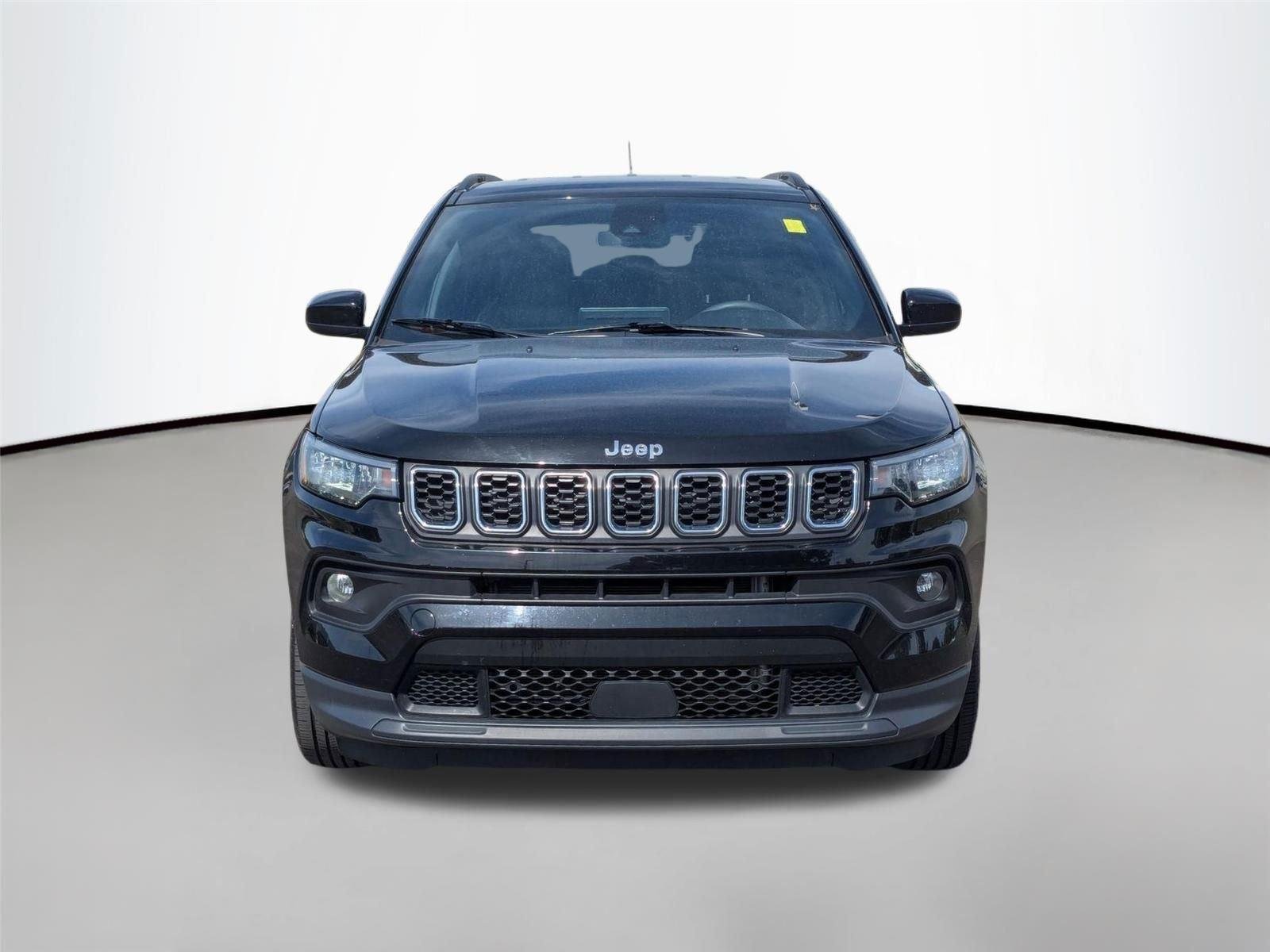 Used 2024 Diamond Black Crystal Pearlcoat Jeep Latitude image 3