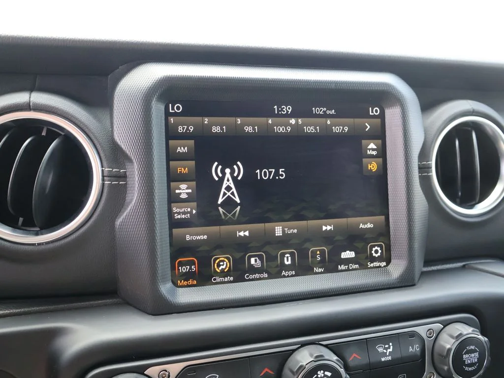 Used 2022 Silver Jeep Overland image 34