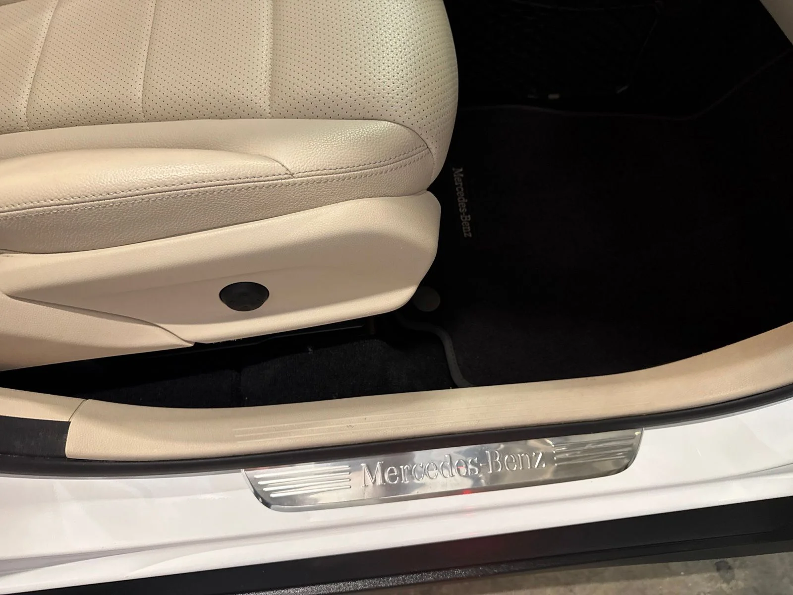 Used 2019 White Mercedes-Benz GLC 300 image 26