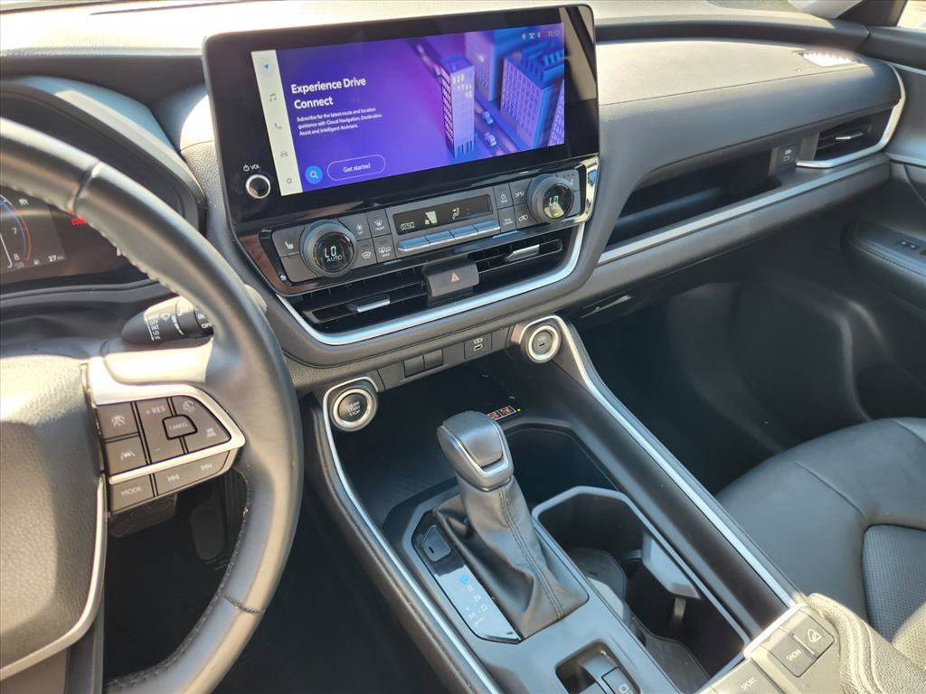 Certified Used 2025 Silver Toyota XLE image 27