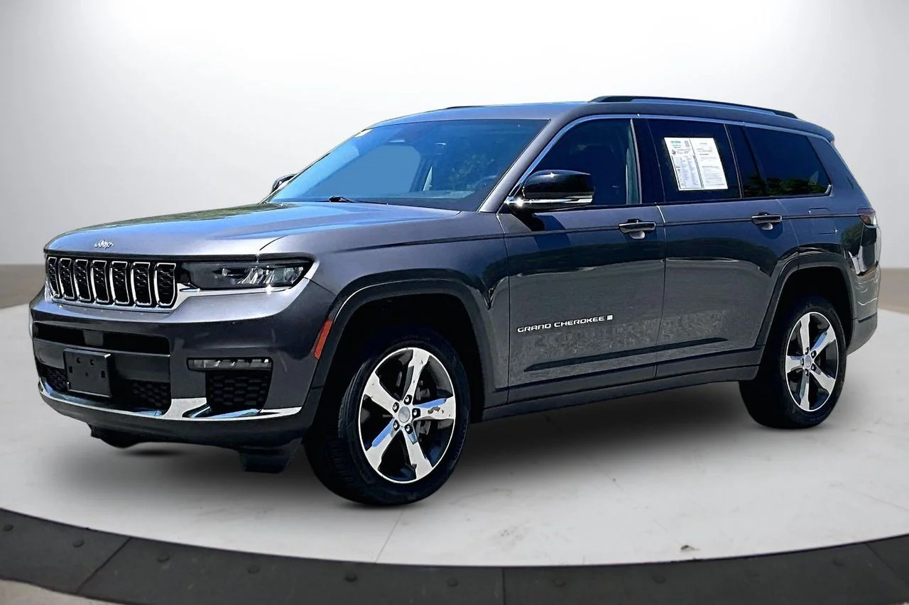 Used 2022 Gray Jeep Limited image 4