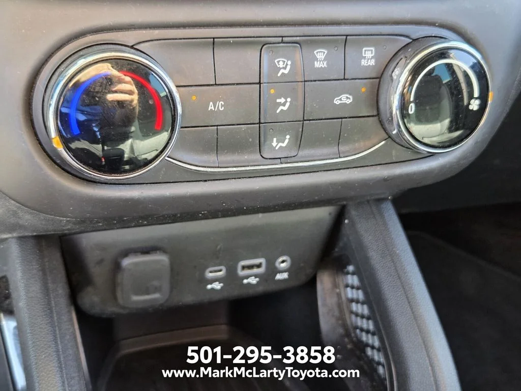 Used 2022 Red Chevrolet LS image 19