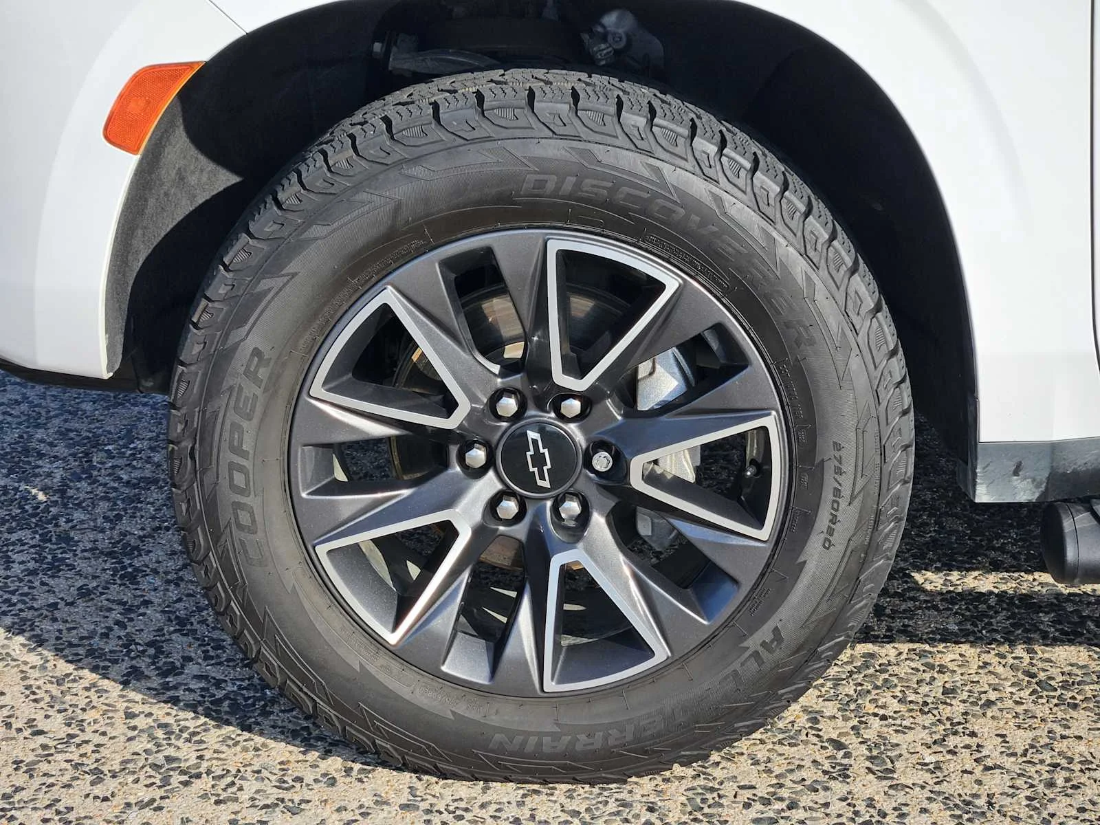 Used 2022 Summit White Chevrolet Z71 image 7