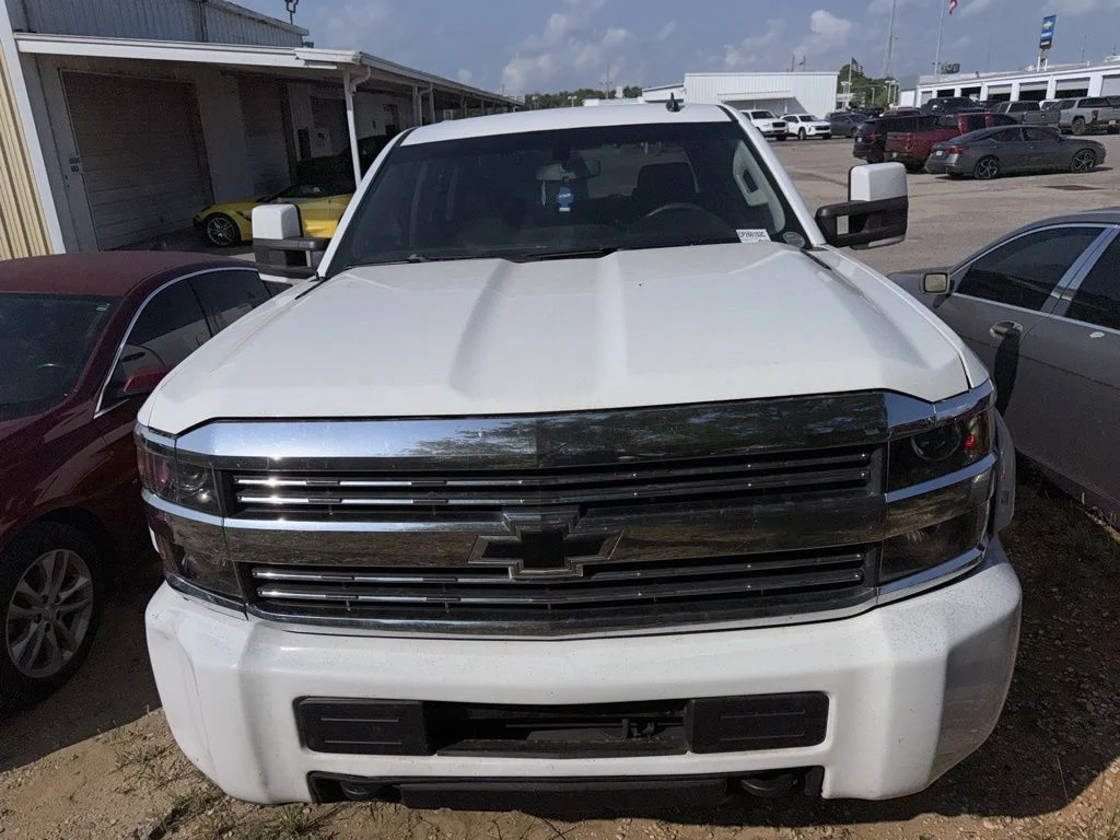 Used 2015 White Chevrolet LT image 3