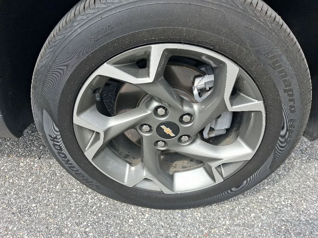 Used 2025 Gray Chevrolet LT image 13