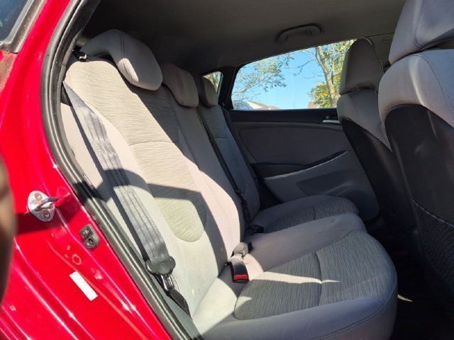 2017 Hyundai Accent SE - Photo 25
