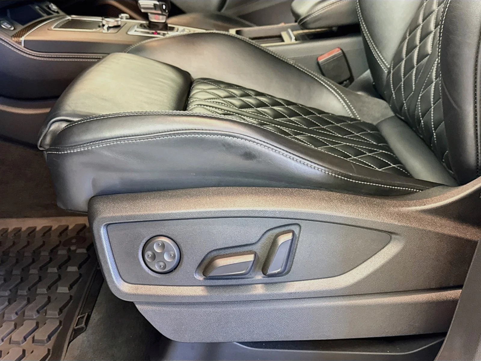 Used 2020 Florett Silver Metallic Audi Premium Plus image 18