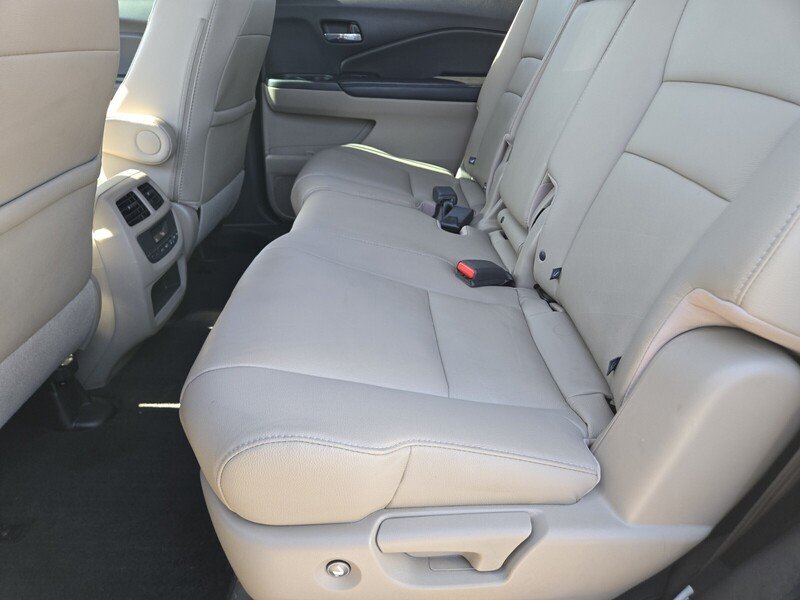 Used 2017  Honda EX-L image 12