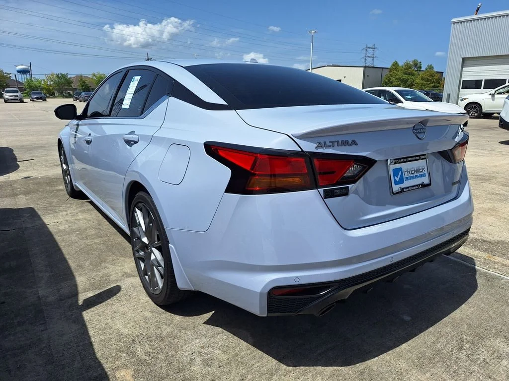 Used 2024 Gray Nissan 2.0 SR image 6