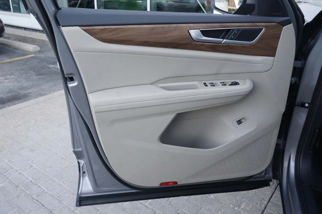 New 2026 Silver Volkswagen SE w/Technology image 27