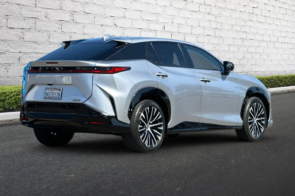 Used 2023 Silver Lexus 450e Luxury image 4