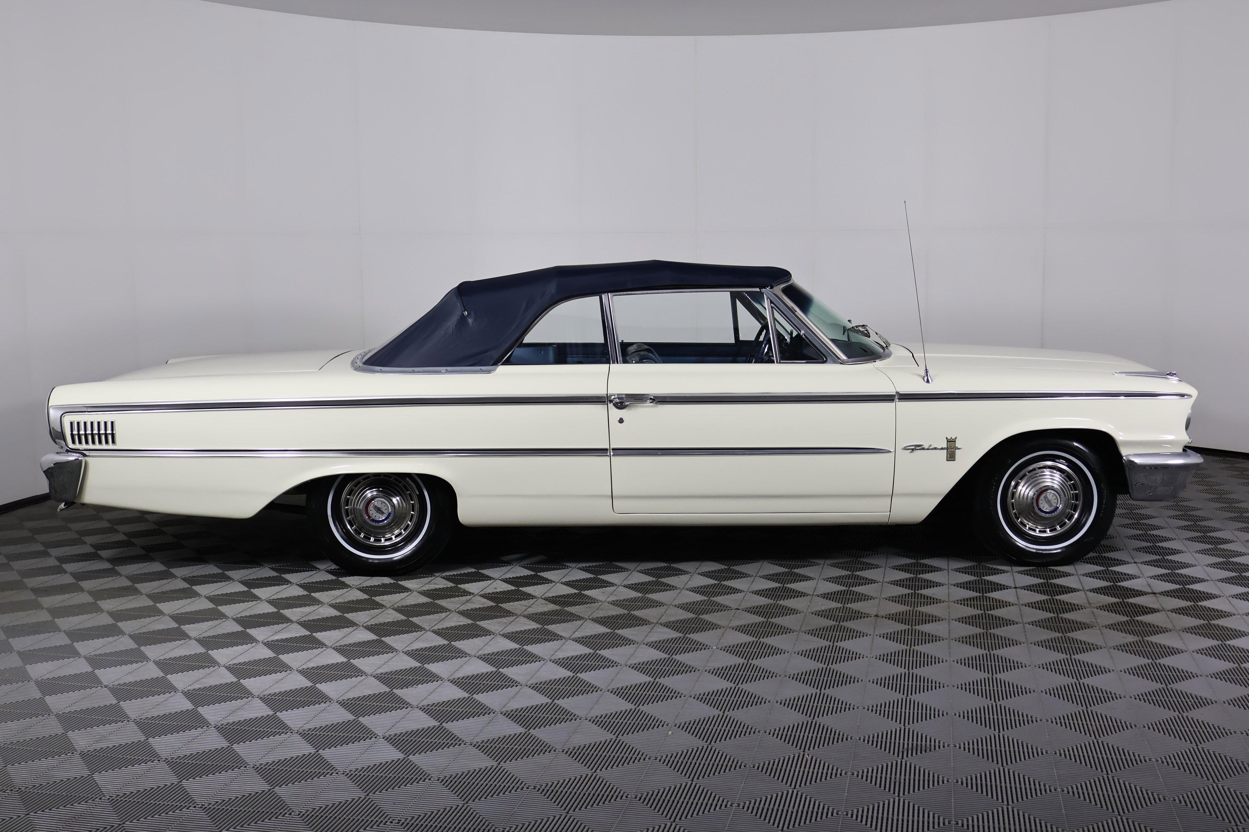 Used 1963 White Ford  image 26