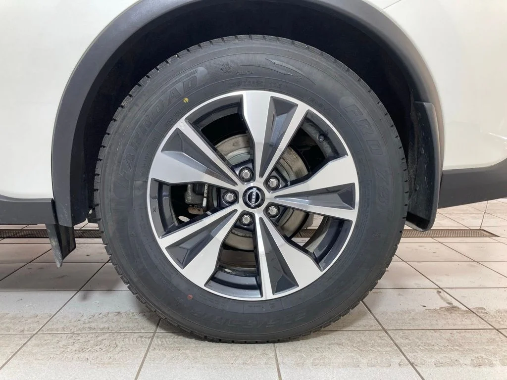 Used 2024 White Nissan SV image 26