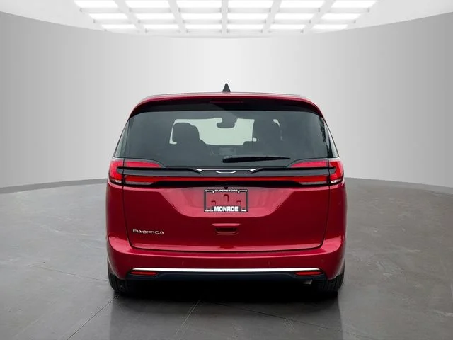 New 2027 Red Hot Pearl-Coat Exterior Paint Chrysler Select image 6