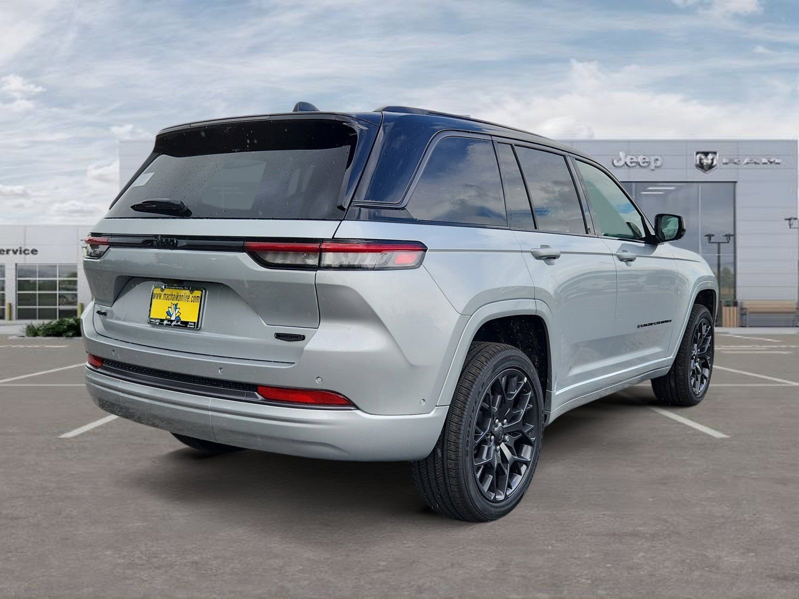 New 2026 Silver Zynith Exterior Paint Jeep Summit image 5