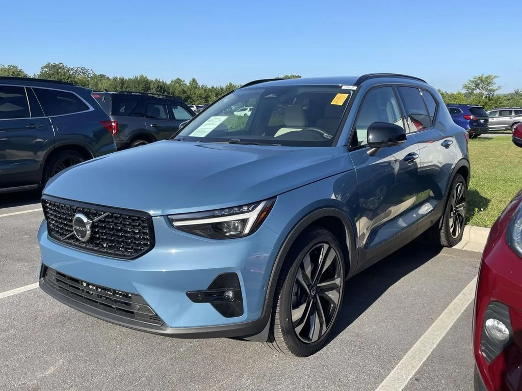Used 2025 Fjord Blue Metallic Volvo Ultra Dark Theme image 2