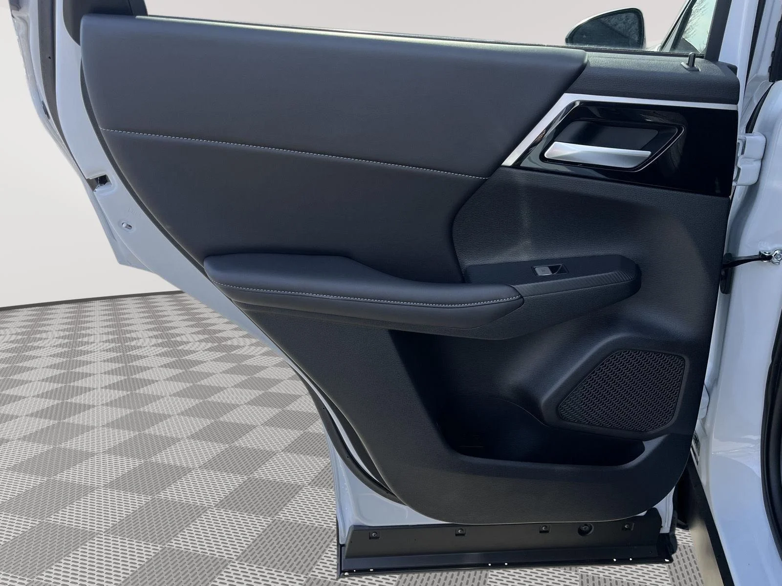 New 2026 Alpine Frost Nissan SL image 13
