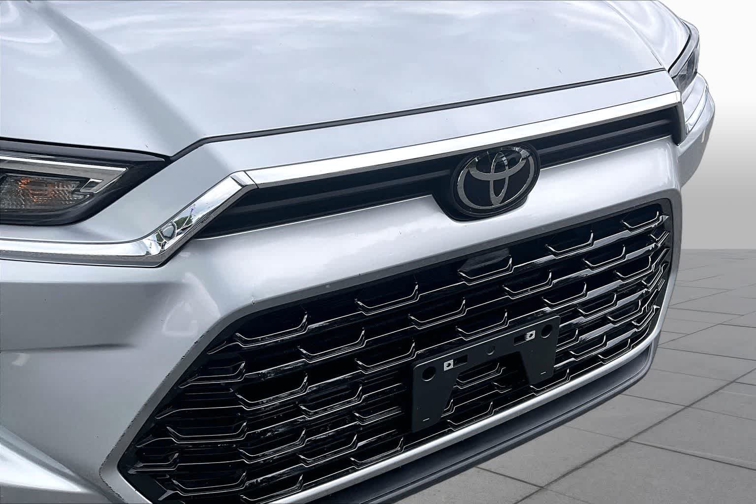 Used 2025 Celestial Silver Metallic Toyota XLE image 30