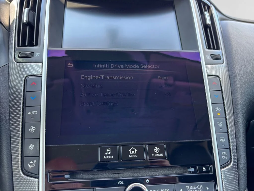 Used 2017 White INFINITI 3.0t Premium image 21