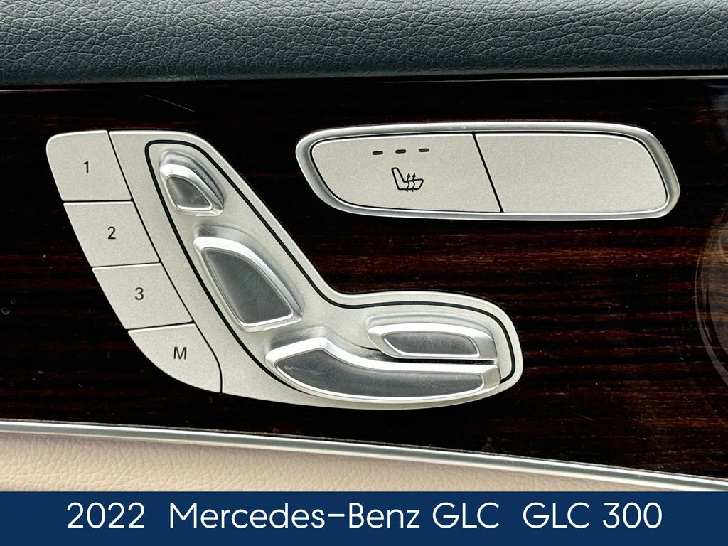 Used 2022  Mercedes-Benz GLC 300 image 19