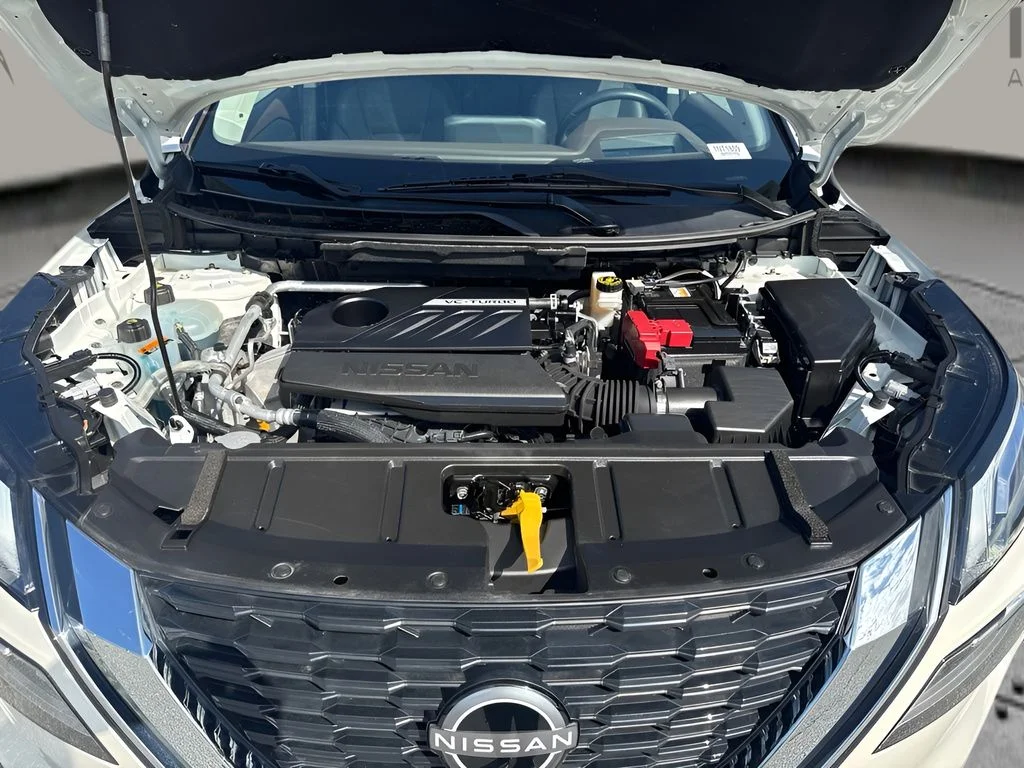 Used 2023 White Nissan Platinum image 28