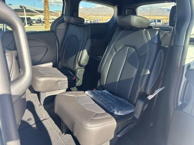 2026 Chrysler Pacifica Select - Photo 12