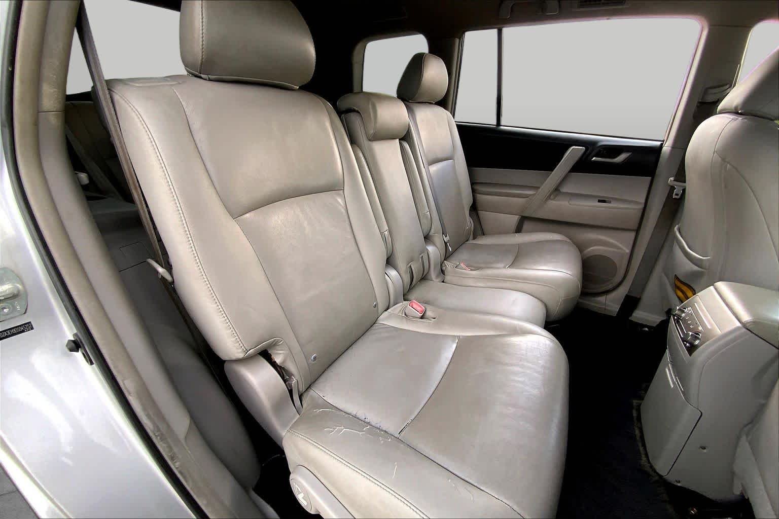Used 2013 Classic Silver Metallic Toyota Plus image 18