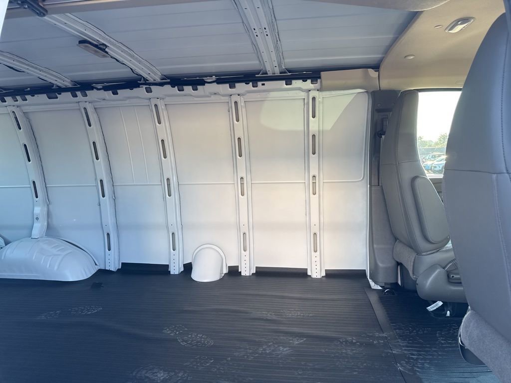 2025 Chevrolet Express Cargo Work Van - Photo 15